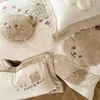 Sängkläder sätter höst- och vintermjölk sammet söt björn broderad nedåt täcke täckning förtjockad naken sömn hudvårdsbed