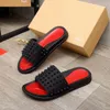 Chinelos de designer verão masculino clássico sola vermelha apontou sandálias escorregadias grossas sola de borracha chinelos sapato studs plataforma deslizante mule praia sapatos de moda casual