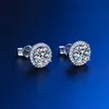 Ma Yin Fang 925 Sterling Silver Round Prong 설정 다이아몬드가있는 Moissanite Earrings