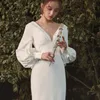 V- 넥 긴팔 새틴 A- 라인 웨딩 드레스 해변 스윕 기차 웨딩 드레스