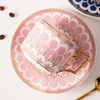 Kupalar Avrupa tarzı yaldızlı çiçek kemik çin kahve fincanı modern lüks öğleden sonra çayı seramik kupa tatlı yulaf ezmesi ev dekorasyon