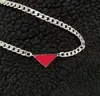 Designer Sier Color Mens Necklace Women Triangle Letters Trendy Punk Emalj Cool Street Womens Pendants Halsband Damkedjor Juvelery
