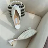 Tofflor sommarprinsessan låg häl sandaler söt pärla fisk mun utanför för att bära kvinnors bröllopskor