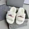 Zapatillas de moda de piel de invierno Mullido Oso de peluche Sandale Mujer Vintage Tazz Sandalia Zapatilla Diseñador Casa Diapositivas al aire libre Viaje negro Plano Fuzzy Zapato casual Caja de diapositivas