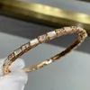 Pulseira única em escala serpentina para mulher diamante banhado a ouro 18K luxo da mais alta qualidade fashion tamanho europeu nunca desbota presente requintado 025