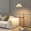 Nouveau lampadaire américain avec abat-jour plissé nordique salon canapé lampe verticale chambre lampe de chevet étude lampes sur pied