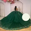 Emerald Green Shiny Princess Quinceanera Dresses Sweet 16 Dress Ball Gown Applique spetspärlor del Prom Wear Lace Up Vestidos de 15