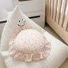 Cuscino per bambini rotondo in cotone floreale coreano con volant in mussola Cuscino per bambini Biancheria da letto per neonati Cuscini Cuscini Camera 240220