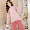 Nouveau pyjamas d'automne et d'hiver pour les femmes avec un cachemire épais et chaud, des vêtements de maison de couleur unie, doux et confortable