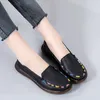 Casual Shoes Women Comfort Leather Slip-On Black Cream-färgade grå skor Kvinntränare Sportsneakers Storlek 36-41 GAI