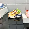 Herren- und Damenschuhe Flow Runner Sneaker, weiches Obermaterial, honigfarbene Gummi-Wellensohle, die sich um 2023 wölbt