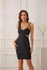 Casual Dresses 2024 Designer Sexiga damer klär av axel Black V Suspenders Skinny Mini Bandage Jacquard Wholesale