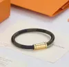 Europa América Estilo Charme Pulseiras Marca Homens Mulheres Presbiopia Couro Fivela Magnética Mão Corda Xadrez L Designer Luxo Gravado V Carta Pulseira