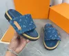 Designer chinelos slides piscina travesseiro plataforma sandálias marca clássica verão praia ao ar livre scuffs sapatos casuais emed macio sapato plano tamanho 35-45