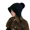 Berets versão coreana mulheres inverno bonito pelúcia quente malha boné versátil laço-up protetor de orelha hairball temperamento bombardeiro chapéu