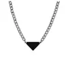 Designer Argent Couleur Mens Collier Femmes Triangle Lettres Tendance Punk Émail Cool Street Femmes Pendentifs Colliers Dames Chaînes Bijoux De Luxe