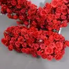 Fiori decorativi Mensola rossa a forma di cuore Floreale Sfondo di matrimonio Evento scenico Decorazione artificiale