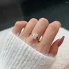 Anillos de racimo INS estilo S925 plata esterlina 8A flor corte anillo de mujer alto lujo moda versátil diseño sentido boda