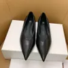 minimalism toteme loafers läder spetsiga tår glider på platta sandal klänningskor toppkvalitet lyxdesigner loafers för kvinnor