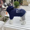 Designer Dog Hoodie Brand Dog Vares avec lettre classique Clothes de chien chaud doux Streetwear Coton Sweat-shirt Fashion tenue pour petits chiens moyens chats chiot gris 950