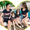 Tenues assorties pour la famille, vêtements d'été pour papa, maman, bébé garçon et fille, ensemble T-shirt rayé et short, robes mère et fille