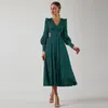 2024 Printemps et Automne Femmes Européennes et Américaines Jupe Longue Col en V Transfrontalier Vente Chaude Commerce Extérieur Satin Court Taille Robe Rétro Femmes