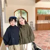 Куртки 2024, весенне-осенние детские пальто в корейском стиле, однотонные, модные, с длинными рукавами, с капюшоном, свободный дизайн, красивый для детей
