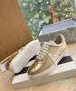 أحذية Aquazzura Women Sneakers مصممة فاخرة في أحذية رياضية من الجلد المعدني Deerskin Low Cut Flat Bottionly Classic Shoide German Training Shoes 35-41