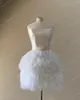 Lässige Kleider, luxuriöses Abendkleid mit Federn, Champagner, trägerloses Satin-Top, Mini-Länge, Party, weiße Straußenfedern, kurze Ballkleider