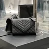 Diseñador de moda Bolso de hombro para mujer Bolso Monedero Cuero genuino Cadena cruzada Cuerpo Sobre de cuero de alta calidad con patrón acolchado en relieve de grano pequeño