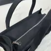 New Digner Cargo Tote Bag 3 Siz 핸드백 여성 캔버스 편지 편지 가방 럭셔리 표범 인쇄 도시 토트 클래식 여성 대용량 쇼핑 가방 240226