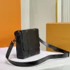 Torba designerska Mężczyźni Trunk Messenger Crossbody Wysokiej jakości czarna skóra wytłaczająca 24 cm Najwyższa jakość moda luksusowe torby na ramię modne M45727