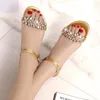 Sandaler kvinnor 2024 Summers Flip Flop Fashion Rhinestone Wedges Shoes Crystal High Heels Casual Beach