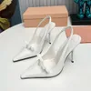 2024 Sandales Slingback en cuir verni 100mm Talon conique Escarpins à bout pointu Semelle en cuir Designer de luxe pour femmes Chaussures habillées Fête de mariage Chaussures de soirée 35-42