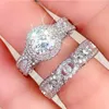 Drop Ship Luxury Jewelry Wedding Rings Handgjorda Ins Top Sell 925 Sterling Silver Fill Round Cut White Topaz Cz Diamond Par Women Bridal Ring Set Gift