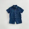 2024 bébé solide denim ensemble à manches courtes garçons et filles chemise en jean et short deux pièces simple vêtements de sport décontractés 2 pièces 240225