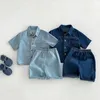 2024 bébé solide denim ensemble à manches courtes garçons et filles chemise en jean et short deux pièces simple vêtements de sport décontractés 2 pièces 240225