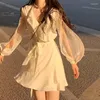 Vestidos casuais mulher verão elegante branco fada mini vestido coreano feminino festa praia lanterna manga v-pescoço senhora do escritório