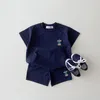 Bebê coreano conjunto de roupas de verão menino bordado urso colorido camiseta + shorts soltos conjunto 2 pçs saco bebê menina conjunto de roupas 240225