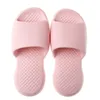 2024 Designer Slippers Chaussures Summer and Automne Breathable Pink Grey Yellow Hotels plages Gai Autres endroits Taille 36-45
