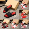 Projektantki Kapcie Summer Classic Red Sole Soleded Slippery Sandals grube gumowe podeszwa kapcie buty Stunki przesuwane platforma muła plaża zwykła moda 01