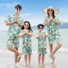 Dopasowanie rodzinnych strojów rodzinnych strojów letnia plażowa mama córka sukienki kwiatowe tata syn T-shirt+szorty para wakacyjna Zestaw ubrania nadmorski