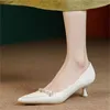 Robe chaussures perles chaîne pour dames bout pointu femme pompes chaîne perles mi talons lignes de couture Zapatos Mujer solide Chassure Femme