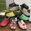 Designer mules halv tofflor med metallspänne kvinnor män mode Italien kohud blommigt tryck g sammanlåsande sandaler loafers jacquard glider
