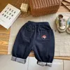 Spodnie dziecięce spodnie grube dżinsy zima Korea Childrens Odzież chłopcy Soild haft przyczynowy dziecko 2024 ciepłe proste