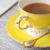 컵 접시 고급 유럽 뼈 도자기 커피 컵과 접시 절묘한 세라믹 차 영어 구멍이 뚫린 조각 된 식기 세트