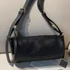 Rem kvinnors vintage crossbody väska sommar totes damer lyxhandväskor axel armhåla små cylinderväskor för femele