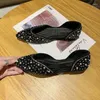 Сандалии женские на плоской подошве, лето 2024, однотонная обувь с бантом и бриллиантами и жемчугом, мягкие остроконечные блестящие однотонные туфли