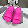 2024 Paris Dikke zool slippers lente/zomer nieuw shit gevoel één woord slippers anti slip sandals gat schoenen 34-41