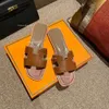 Designer sapatos mulheres sandálias de couro real chinelos moda verão praia sandália senhoras borracha clássica plana slides com caixa original 02